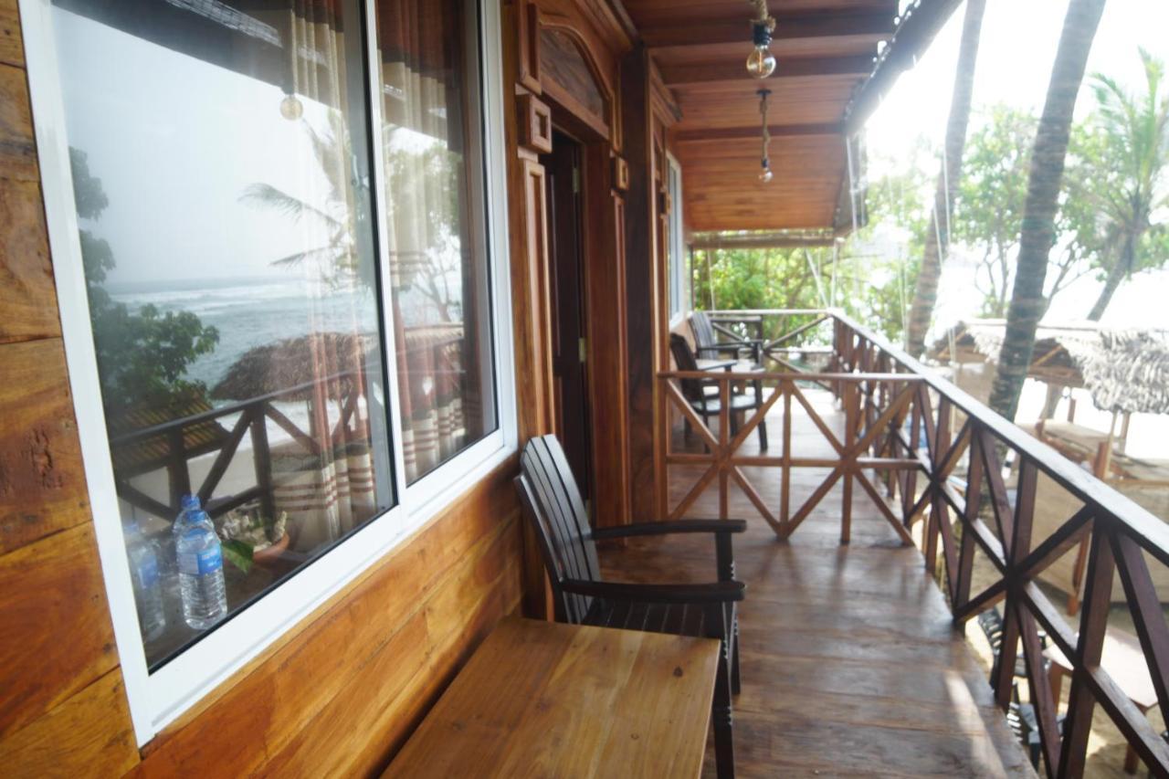 Turtle Bay Beach Resort Mirissa Extérieur photo