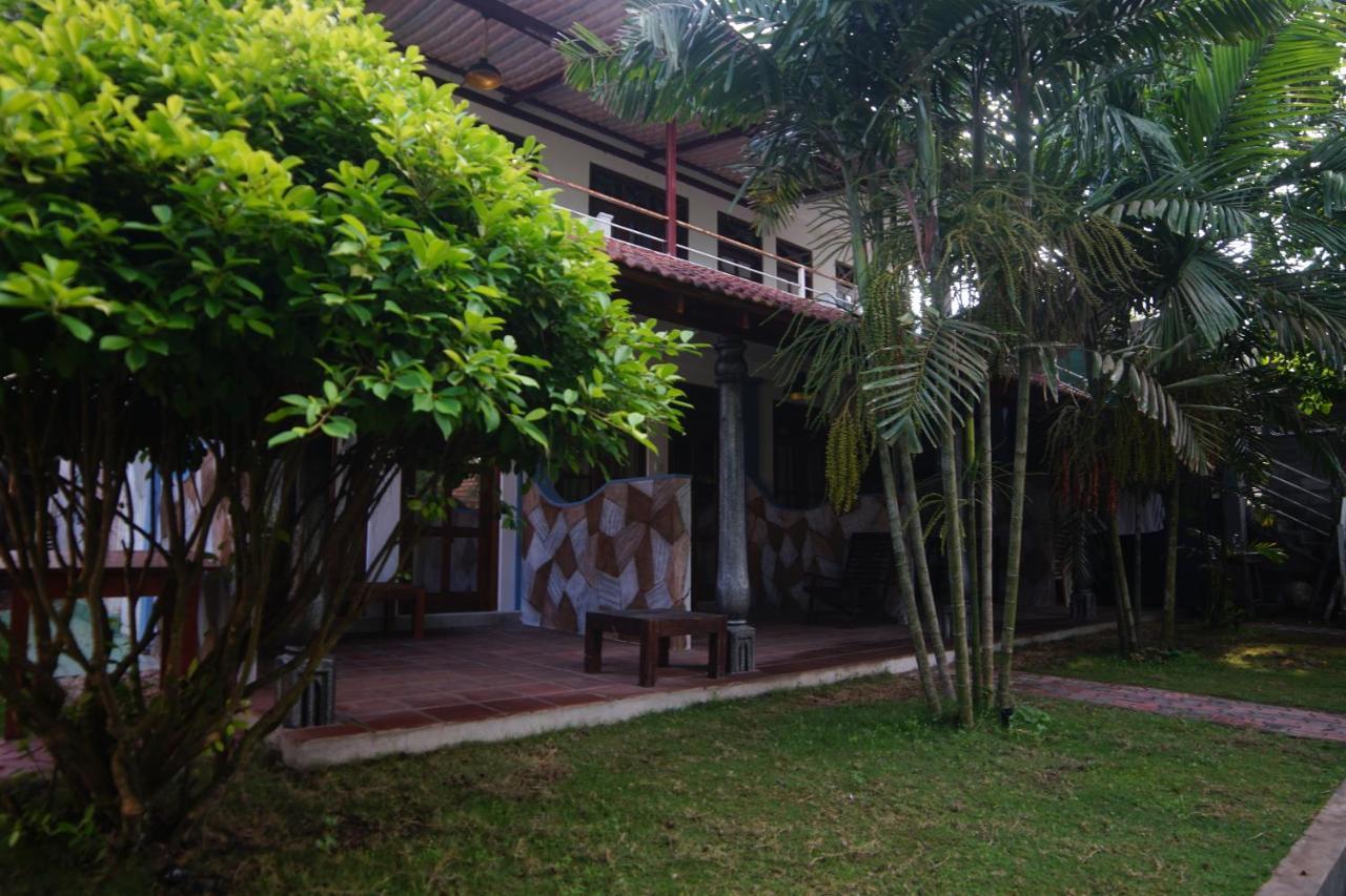 Turtle Bay Beach Resort Mirissa Extérieur photo