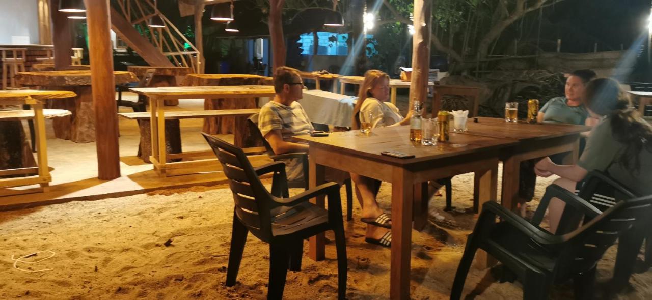 Turtle Bay Beach Resort Mirissa Extérieur photo
